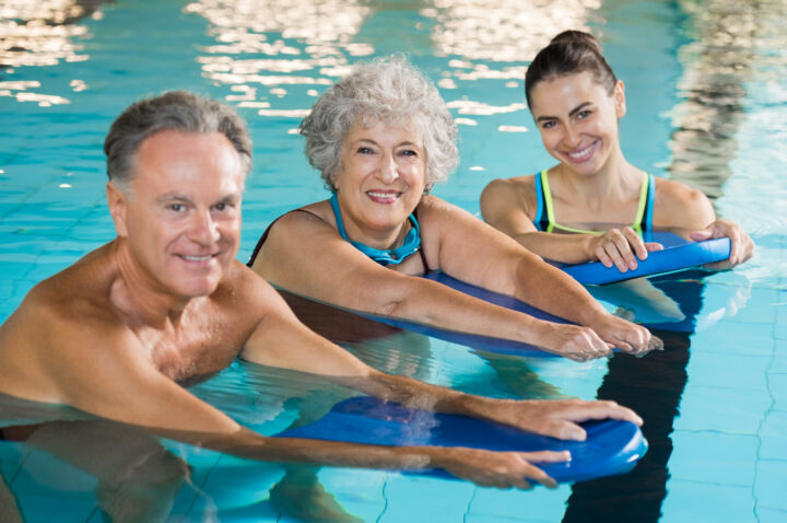 Anfänger- und Fortgeschrittenen-Schwimmkurse für Erwachsene